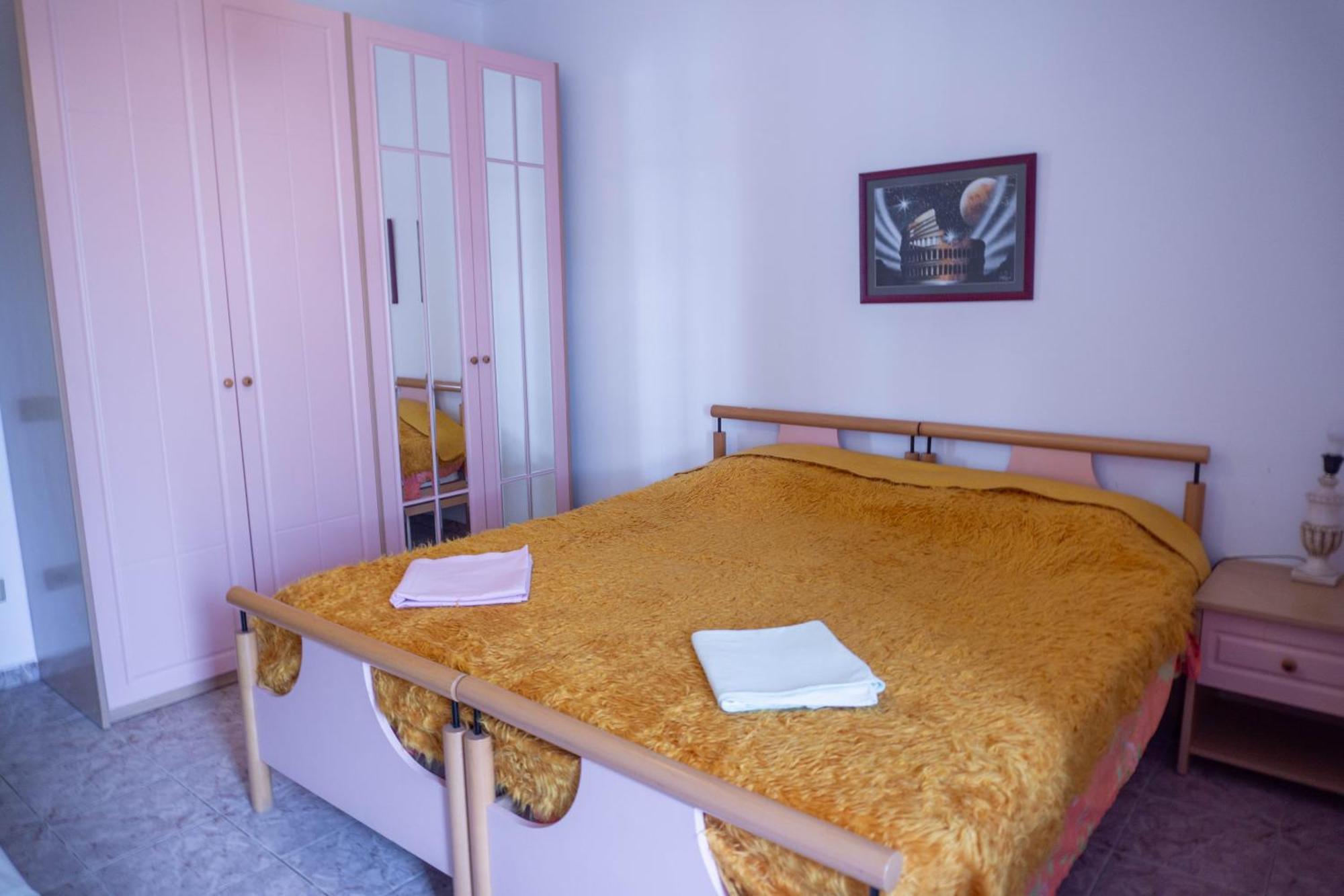 Bllok Bright Private Bedrooms With Private Bathroom On Shared Apartment Tirana Kültér fotó