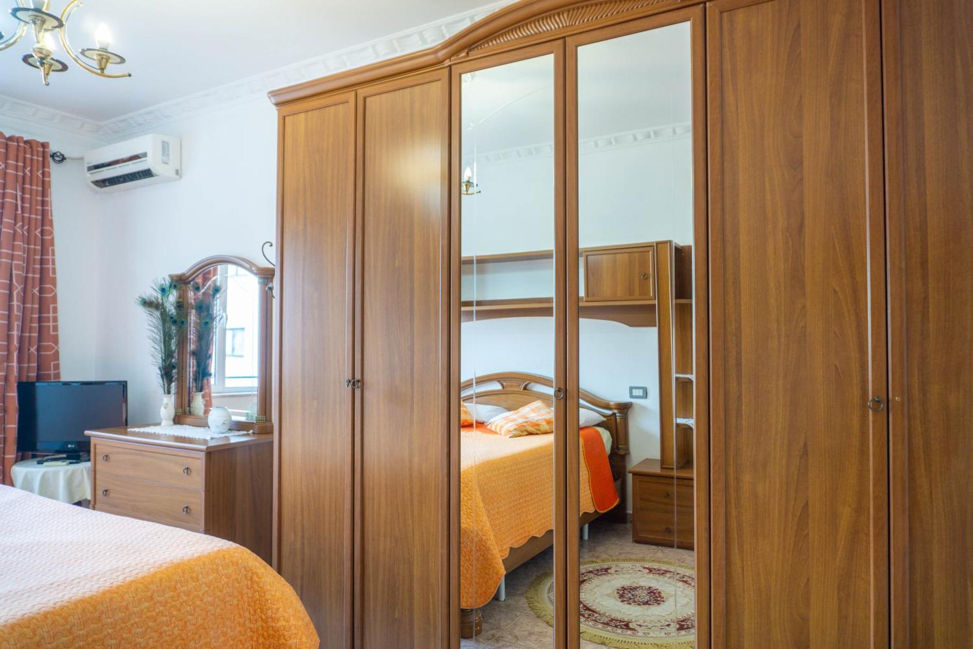 Bllok Bright Private Bedrooms With Private Bathroom On Shared Apartment Tirana Kültér fotó