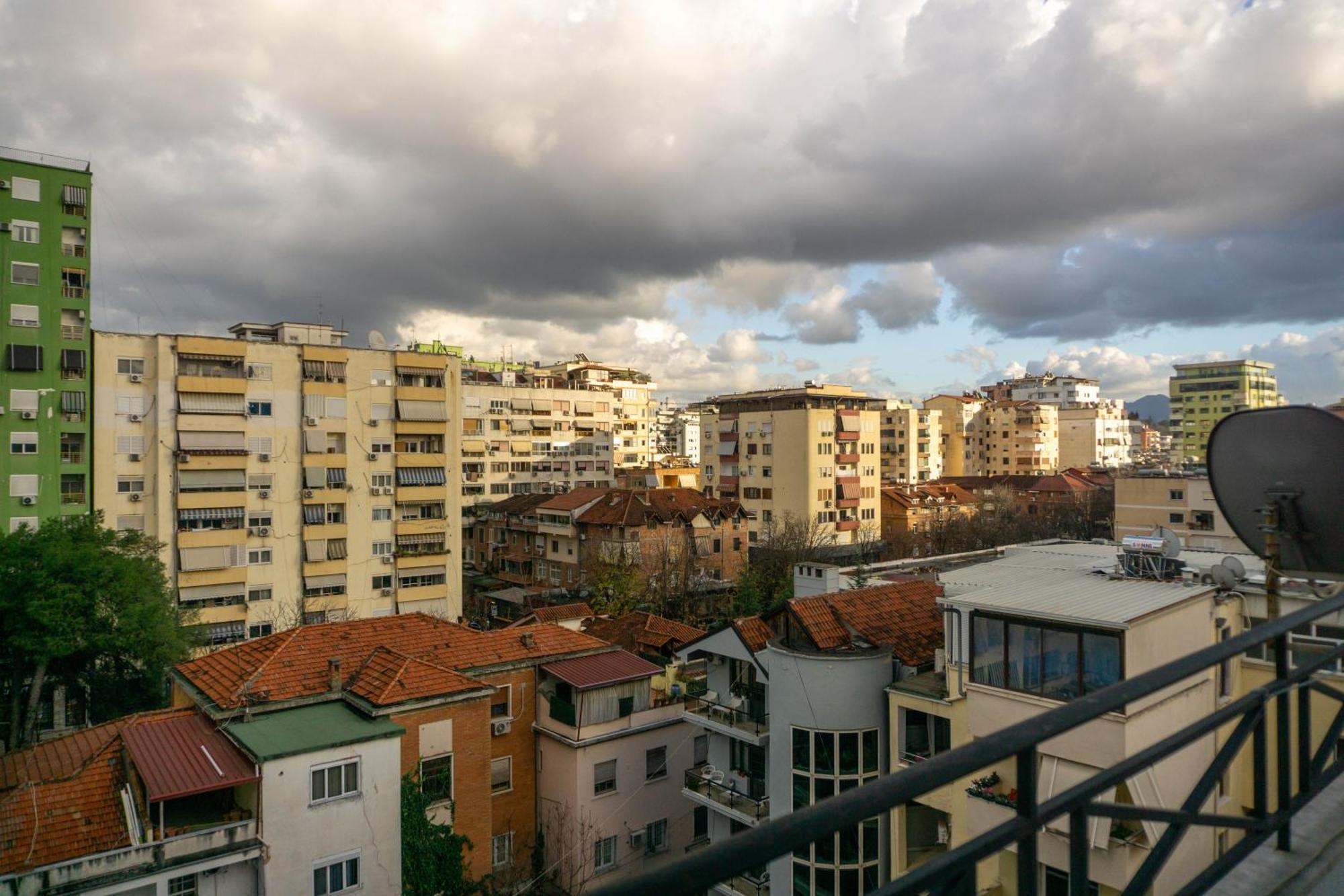Bllok Bright Private Bedrooms With Private Bathroom On Shared Apartment Tirana Kültér fotó